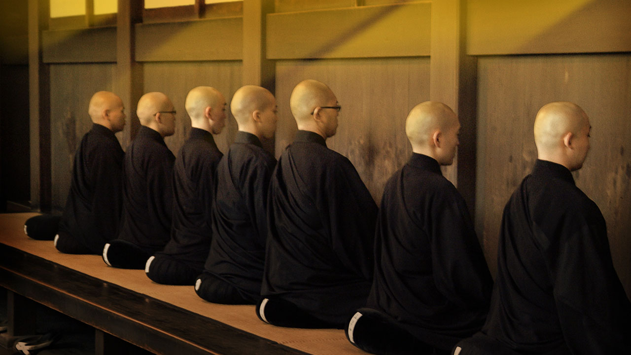 Japán Sōtō-zen gyakorlók a The Zen Mind című dokumentumfilmben.